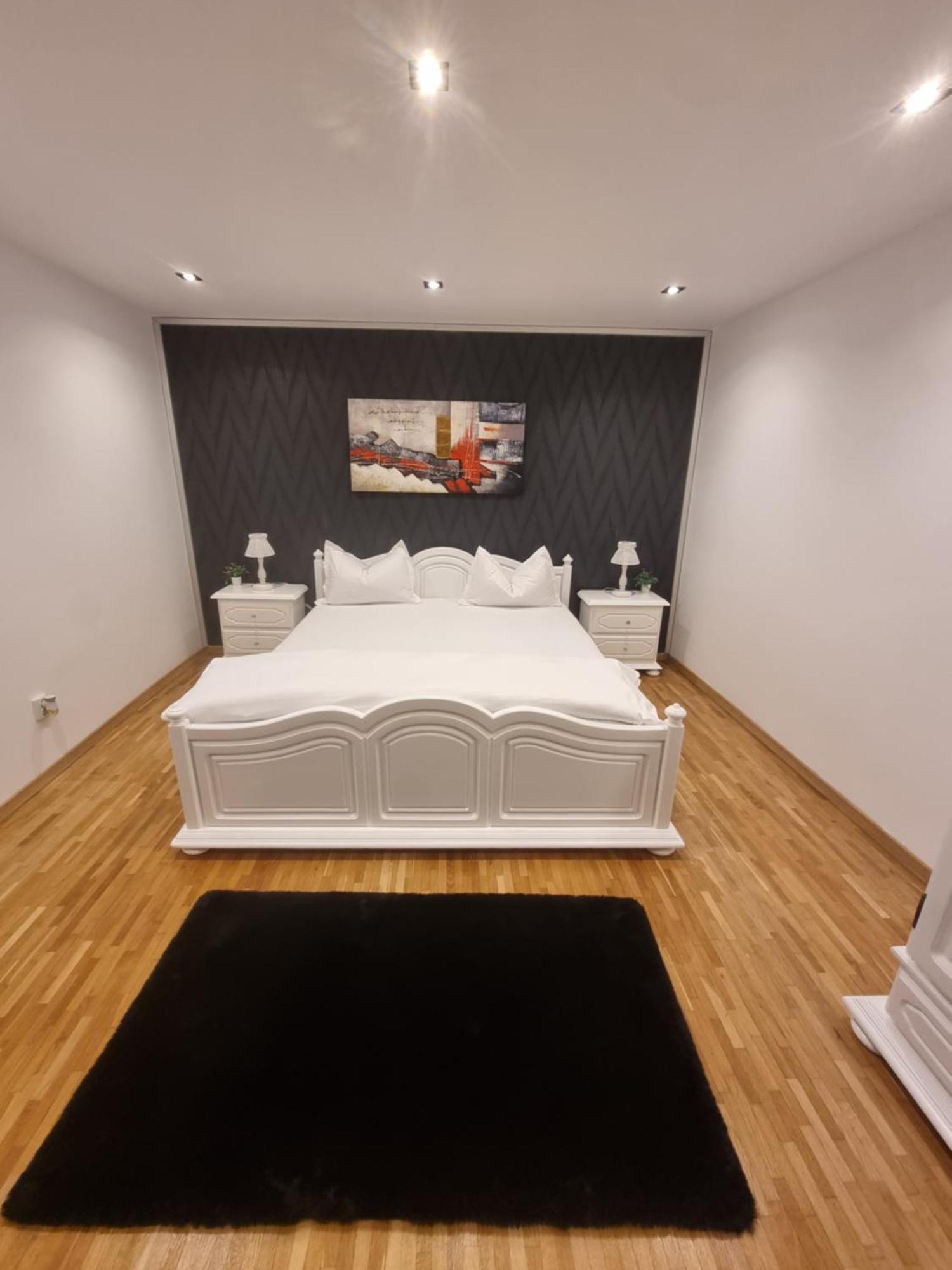 Casa Petcu Hotel Craiova Buitenkant foto